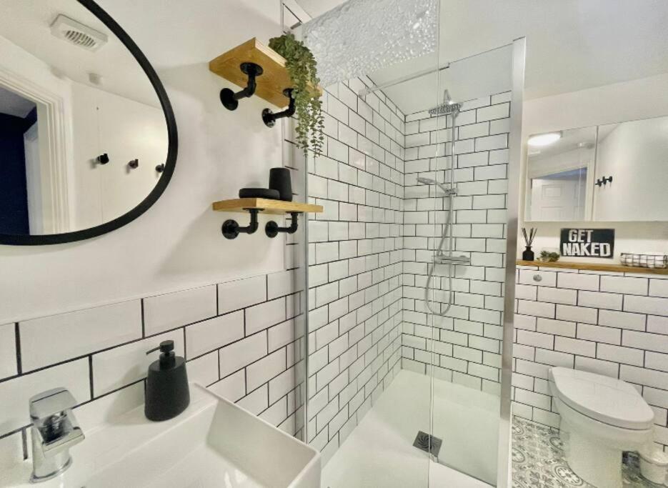 Lovely 2-Bedroom Bristol Apartment. Free Parking. Buitenkant foto